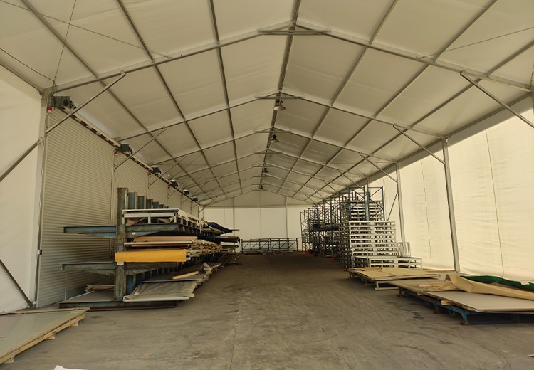 Chate 13 × 45 × 5 meters