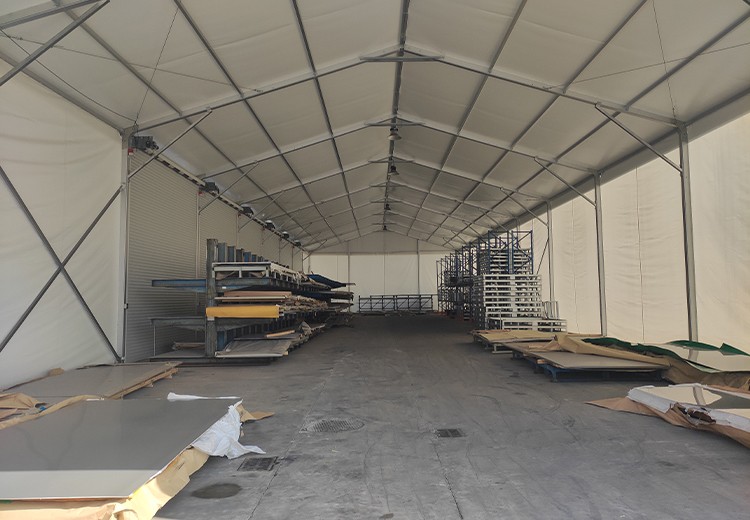 Chate 13 × 45 × 5 meters