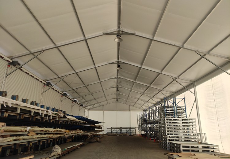 Chate 13 × 45 × 5 meters