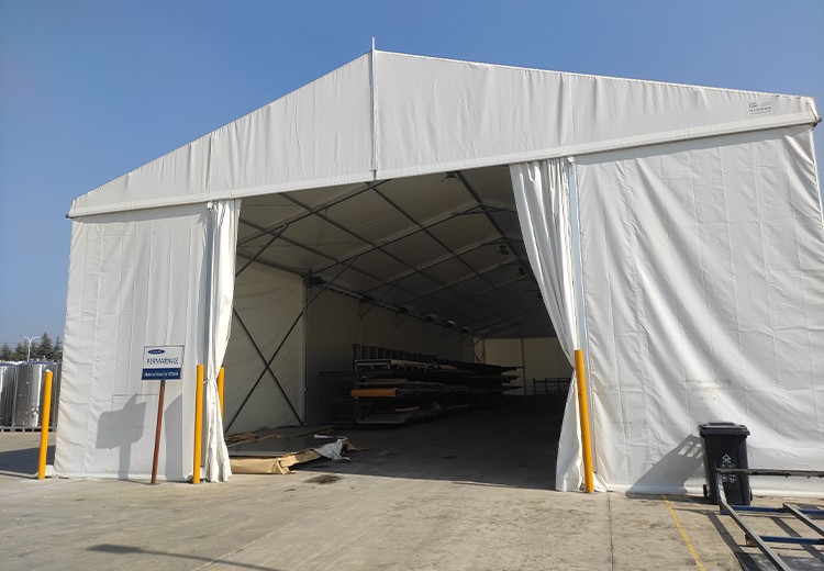 Chate 13 × 45 × 5 meters